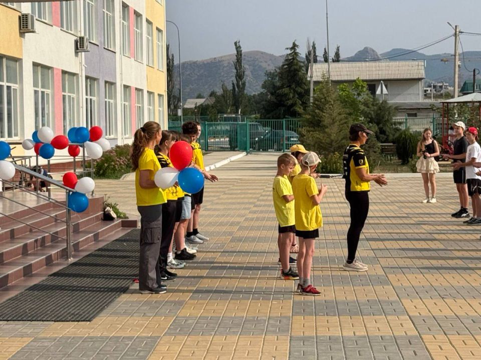 Кирилл Чебышев: Принял участие в праздничной зарядке, которая прошла на базе школы №4 им. Героя Советского Союза В.Л. Савельева. Это мероприятие объединило депутатов Судакского городского совета, сотрудников администрации... Кирилл Чебышев: Принял участие в праздничной зарядке, которая прошла на базе школы №4 им. Героя Советского Союза В.Л. Савельева. Это мероприятие объединило депутатов Судакского городского совета, сотрудников администрации...