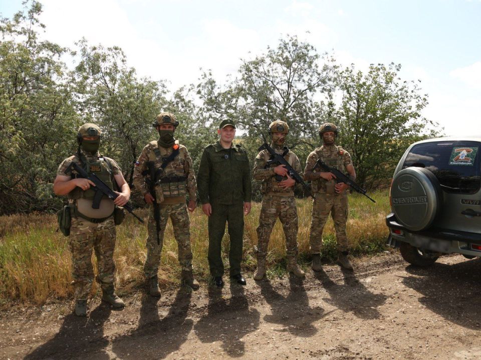 Офицеры СК России из Крыма продолжают оказывать помощь военнослужащим на передовой __ Офицеры СК России из Крыма продолжают оказывать помощь военнослужащим на передовой __