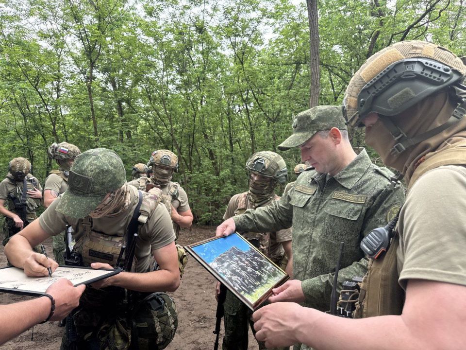 Офицеры СК России из Крыма продолжают оказывать помощь военнослужащим на передовой __ Офицеры СК России из Крыма продолжают оказывать помощь военнослужащим на передовой __