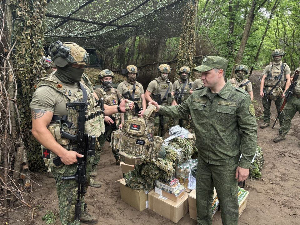 Офицеры СК России из Крыма продолжают оказывать помощь военнослужащим на передовой __ Офицеры СК России из Крыма продолжают оказывать помощь военнослужащим на передовой __