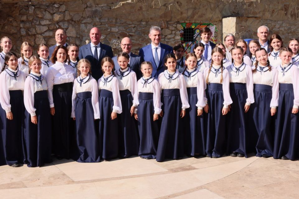  :            ,         ...