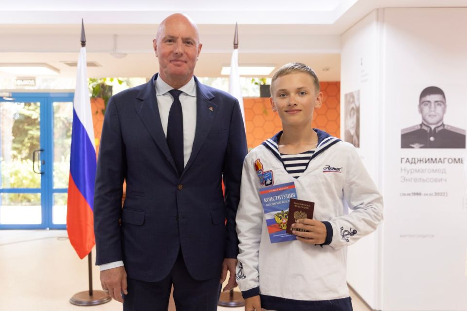 Трудовому коллективу «Артека» вручили орден Почета Трудовому коллективу «Артека» вручили орден Почета