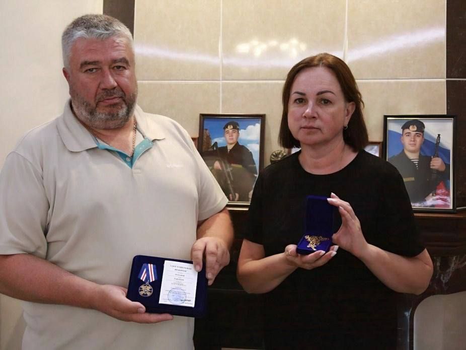 Медалью Следственного комитета «Доблесть и отвага» посмертно награжден военный корреспондент «Известий» Александр Федорчак Медалью Следственного комитета «Доблесть и отвага» посмертно награжден военный корреспондент «Известий» Александр Федорчак