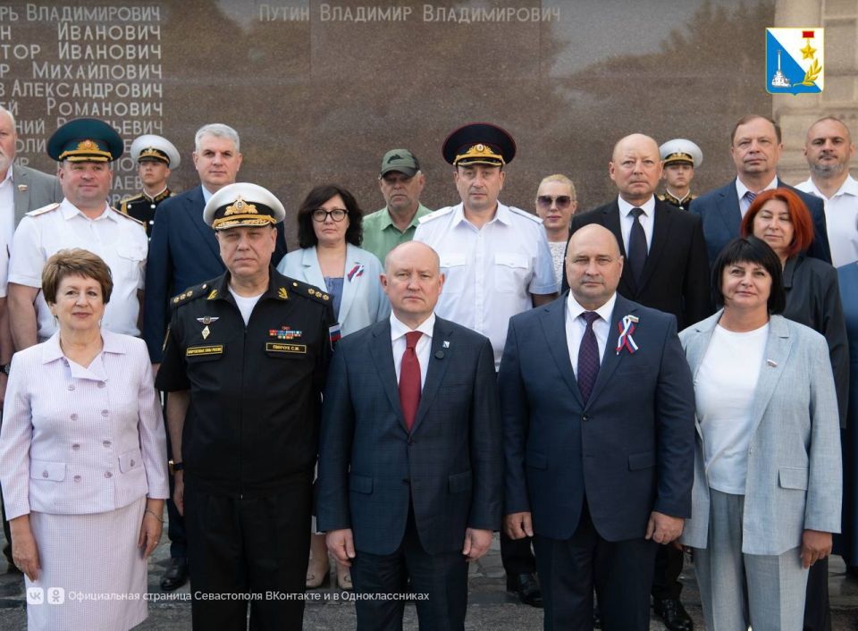 Рота почетного караула и военный оркестр Рота почетного караула и военный оркестр