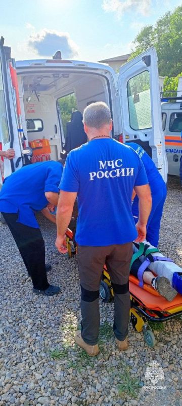 Не походи к краю. Сегодня сотрудники части горной поисково-спасательной Специализированного отряда и ГКУ "Крым-Спас" оказали помощь туристу Не походи к краю. Сегодня сотрудники части горной поисково-спасательной Специализированного отряда и ГКУ "Крым-Спас" оказали помощь туристу