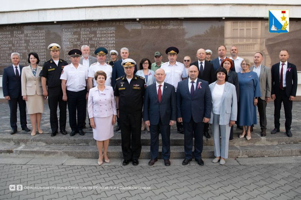 Рота почетного караула и военный оркестр Рота почетного караула и военный оркестр