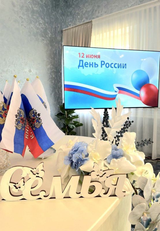 В праздничные дни отдел ЗАГС города Симферополя проводил День открытых дверей для воспитанников детской летней площадки МБОУ «Симферопольский экономический лицей» В праздничные дни отдел ЗАГС города Симферополя проводил День открытых дверей для воспитанников детской летней площадки МБОУ «Симферопольский экономический лицей»