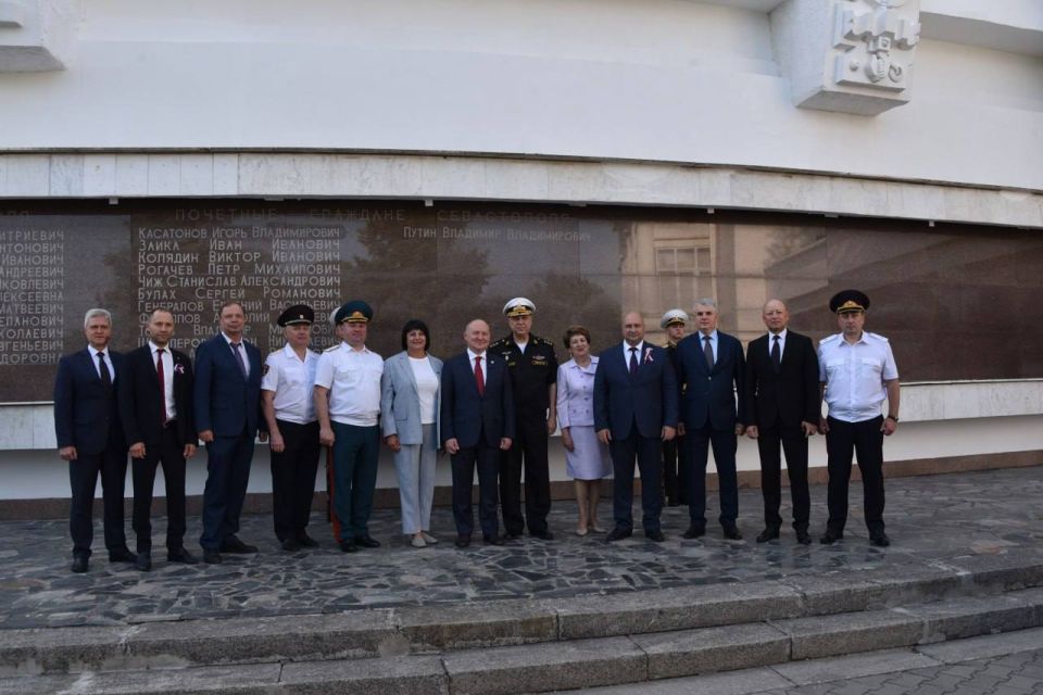 Екатерина Алтабаева: Для меня большая честь принять участие в торжественном мероприятии, посвященном увековечиванию имени Владимира Владимировича Путина на мемориальной стене Почетных граждан Севастополя Екатерина Алтабаева: Для меня большая честь принять участие в торжественном мероприятии, посвященном увековечиванию имени Владимира Владимировича Путина на мемориальной стене Почетных граждан Севастополя