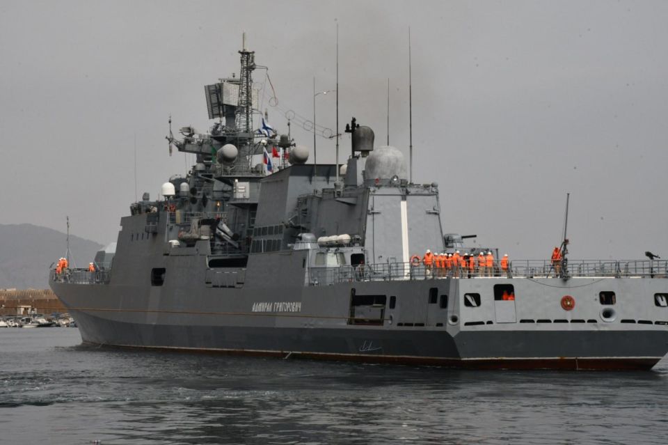 Сообщают, что фрегат Черноморского флота "Адмирал Григорович" проекта 11356, находящийся с 2021 г. в Средиземноморье, прибыл с визитом в алжирский порт Оран Сообщают, что фрегат Черноморского флота "Адмирал Григорович" проекта 11356, находящийся с 2021 г. в Средиземноморье, прибыл с визитом в алжирский порт Оран