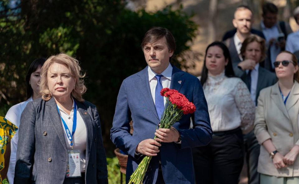 В «Артеке» торжественно открыли памятники разведчице Людмиле Радыно и святому Луке Крымскому В «Артеке» торжественно открыли памятники разведчице Людмиле Радыно и святому Луке Крымскому