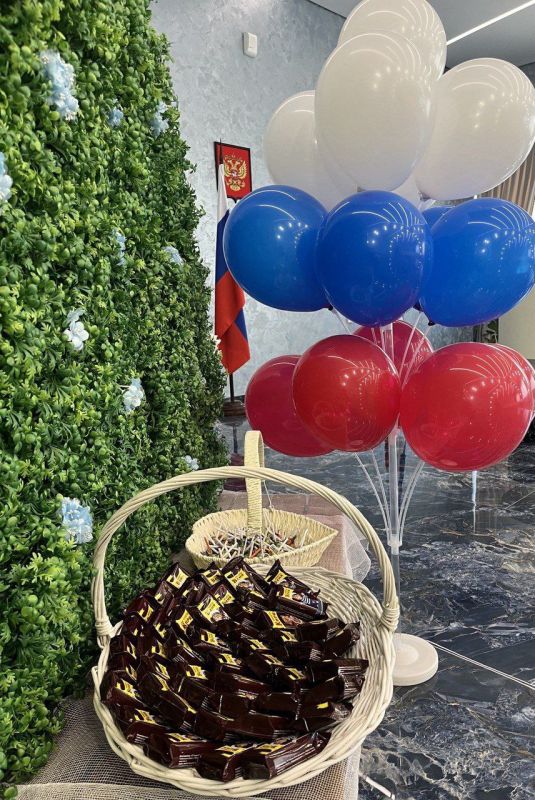 В праздничные дни отдел ЗАГС города Симферополя проводил День открытых дверей для воспитанников детской летней площадки МБОУ «Симферопольский экономический лицей» В праздничные дни отдел ЗАГС города Симферополя проводил День открытых дверей для воспитанников детской летней площадки МБОУ «Симферопольский экономический лицей»