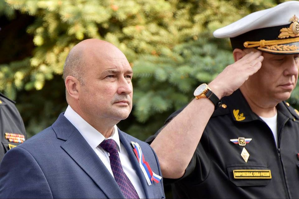 Владимир Немцев: Сегодня в День города Севастополя принял участие в поистине знаменательном событии: имя Владимира Владимировича Путина, Президента Российской Федерации и нашего Верховного главнокомандующего, было нанесено... Владимир Немцев: Сегодня в День города Севастополя принял участие в поистине знаменательном событии: имя Владимира Владимировича Путина, Президента Российской Федерации и нашего Верховного главнокомандующего, было нанесено...