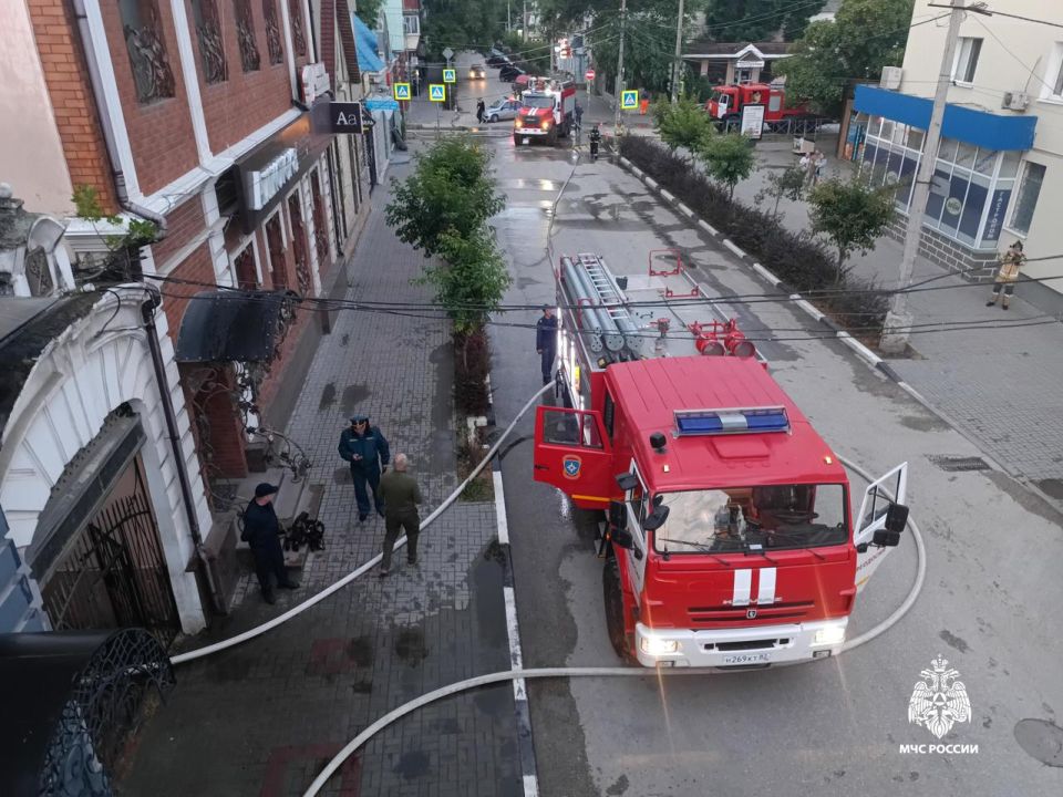 В Феодосии потушили пожар в кафе В Феодосии потушили пожар в кафе