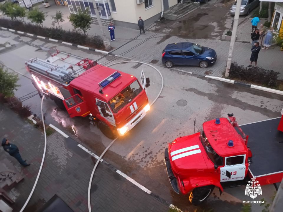 В ГО Феодосия огнеборцы ликвидировали пожар в кафе В ГО Феодосия огнеборцы ликвидировали пожар в кафе