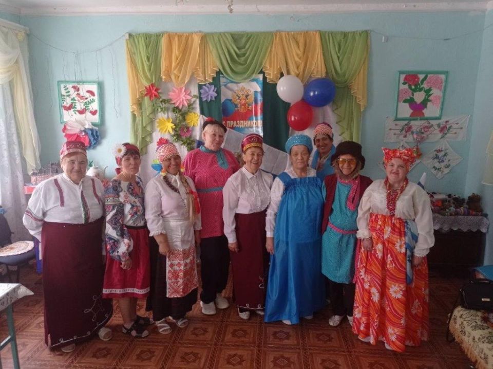 Получатели социальных услуг и сотрудники учреждений социального обслуживания отметили День России Получатели социальных услуг и сотрудники учреждений социального обслуживания отметили День России