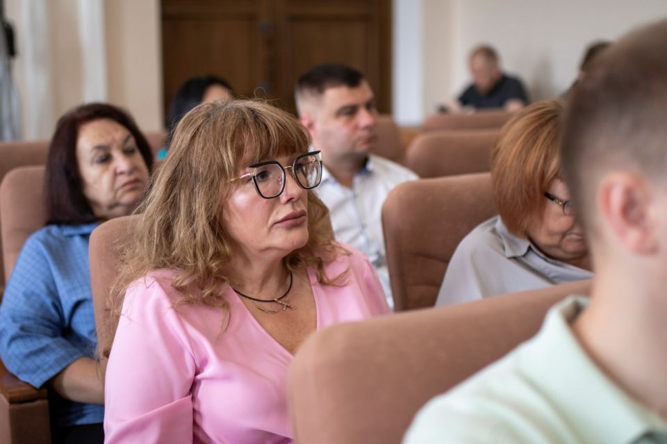 В Симферополе состоялось оперативно-хозяйственное совещание, на котором руководители структурных подразделений отчитались о проделанной работе В Симферополе состоялось оперативно-хозяйственное совещание, на котором руководители структурных подразделений отчитались о проделанной работе