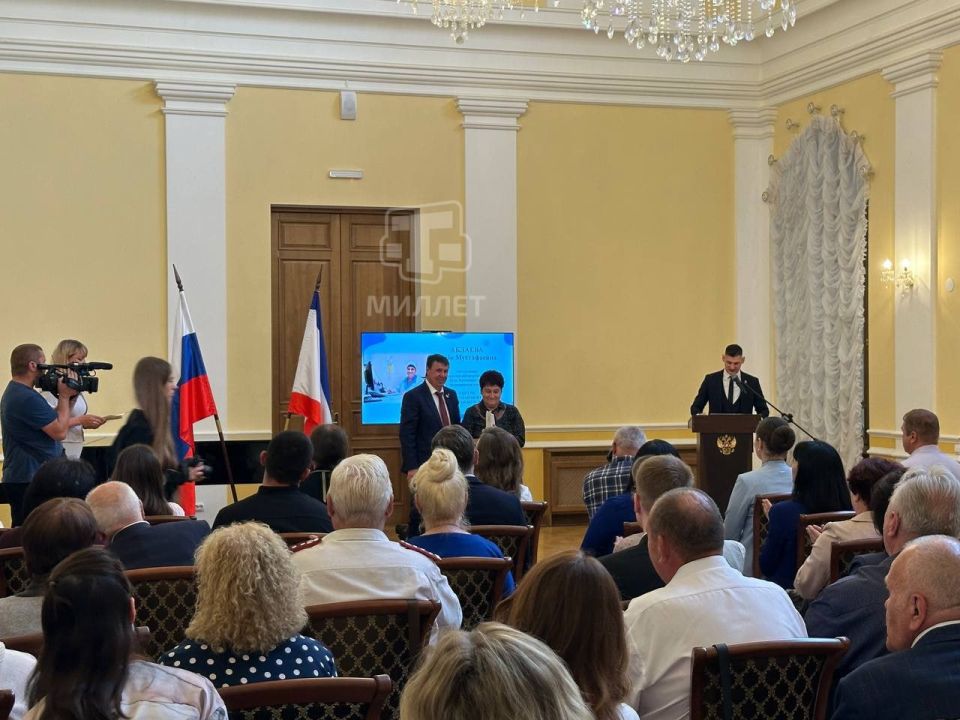 Крымских медиков поздравили с профессиональным праздником Крымских медиков поздравили с профессиональным праздником