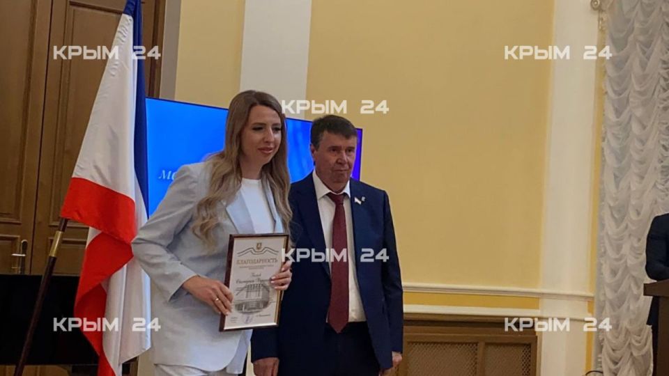 В Симферополе наградили медицинских работников В Симферополе наградили медицинских работников