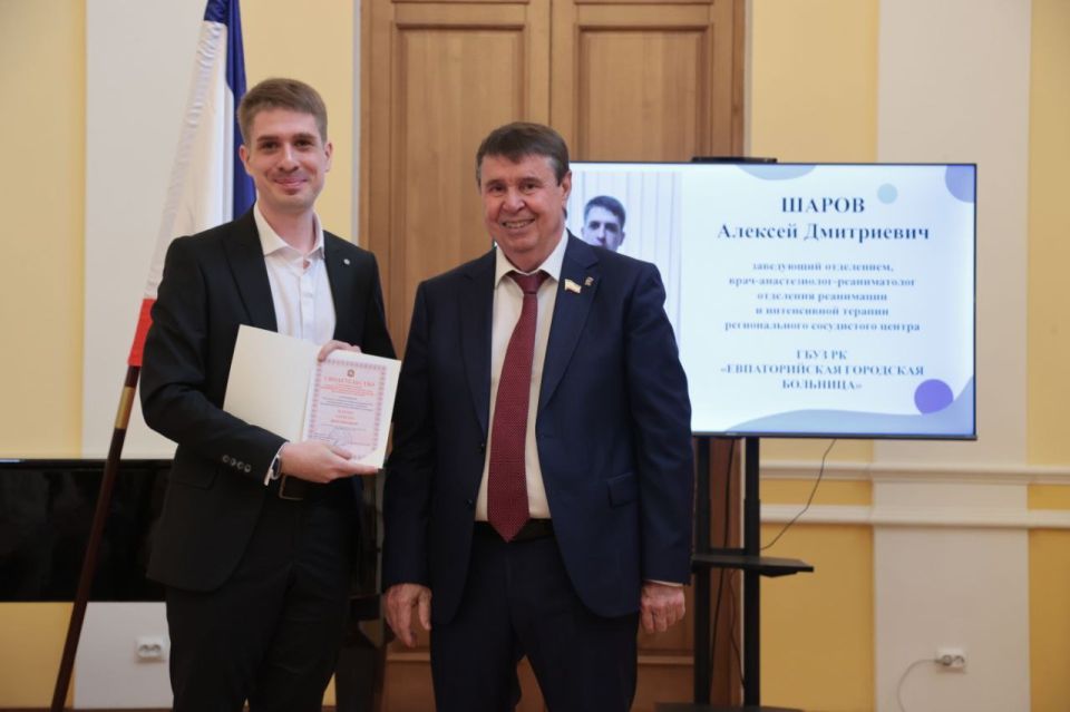 Владимир Константинов: В честь Дня медицинского работника традиционно вручили крымским медработникам государственные награды, знаки отличия и удостоверения о присуждении 27 премий Государственного Совета по 38 рублей тысяч... Владимир Константинов: В честь Дня медицинского работника традиционно вручили крымским медработникам государственные награды, знаки отличия и удостоверения о присуждении 27 премий Государственного Совета по 38 рублей тысяч...