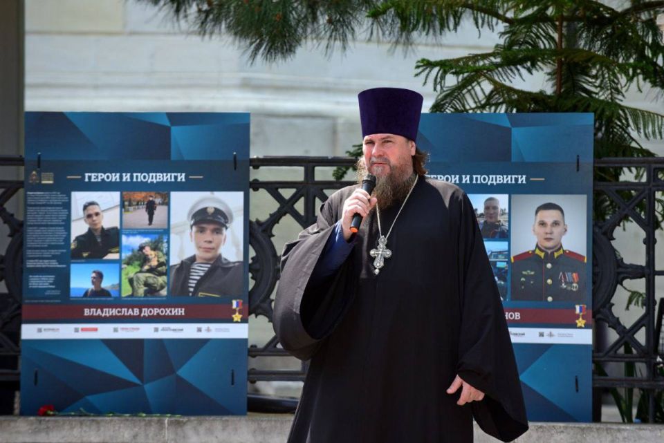 В Севастополе открылась памятная выставка «Герои и подвиги» В Севастополе открылась памятная выставка «Герои и подвиги»