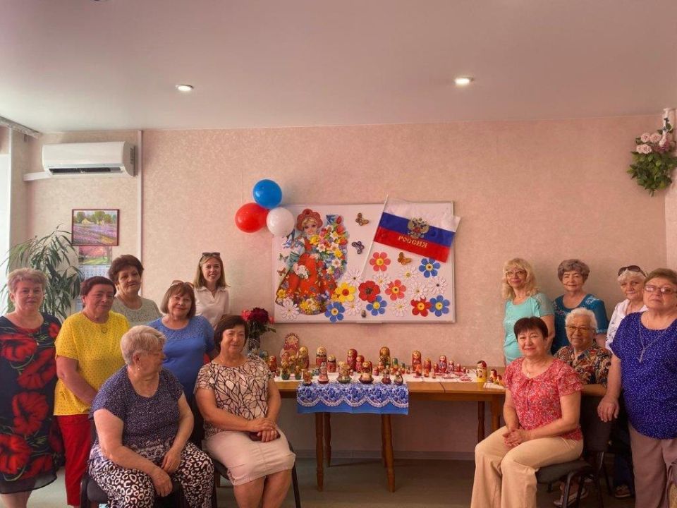 Получатели социальных услуг и сотрудники учреждений социального обслуживания отметили День России Получатели социальных услуг и сотрудники учреждений социального обслуживания отметили День России