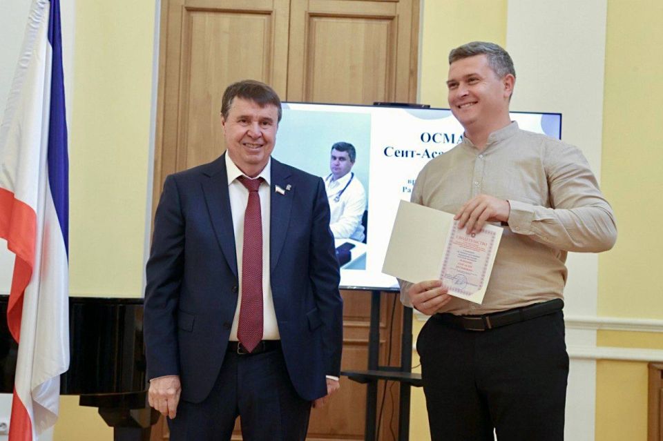 Первый заместитель Председателя Государственного Совета Республики Крым Сергей Цеков поздравил медицинских работников с профессиональным праздником в Доме Дворянского собрания в Симферополе Первый заместитель Председателя Государственного Совета Республики Крым Сергей Цеков поздравил медицинских работников с профессиональным праздником в Доме Дворянского собрания в Симферополе