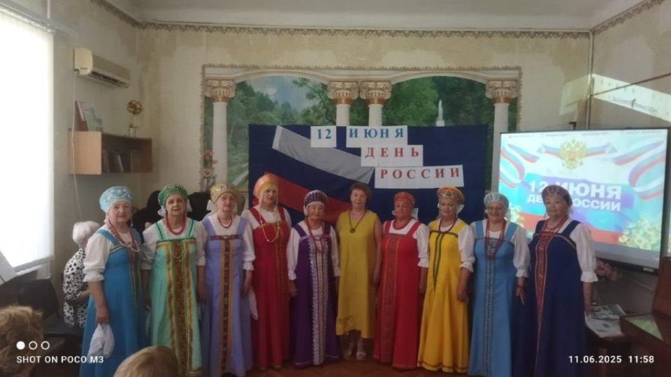 Получатели социальных услуг и сотрудники учреждений социального обслуживания отметили День России Получатели социальных услуг и сотрудники учреждений социального обслуживания отметили День России