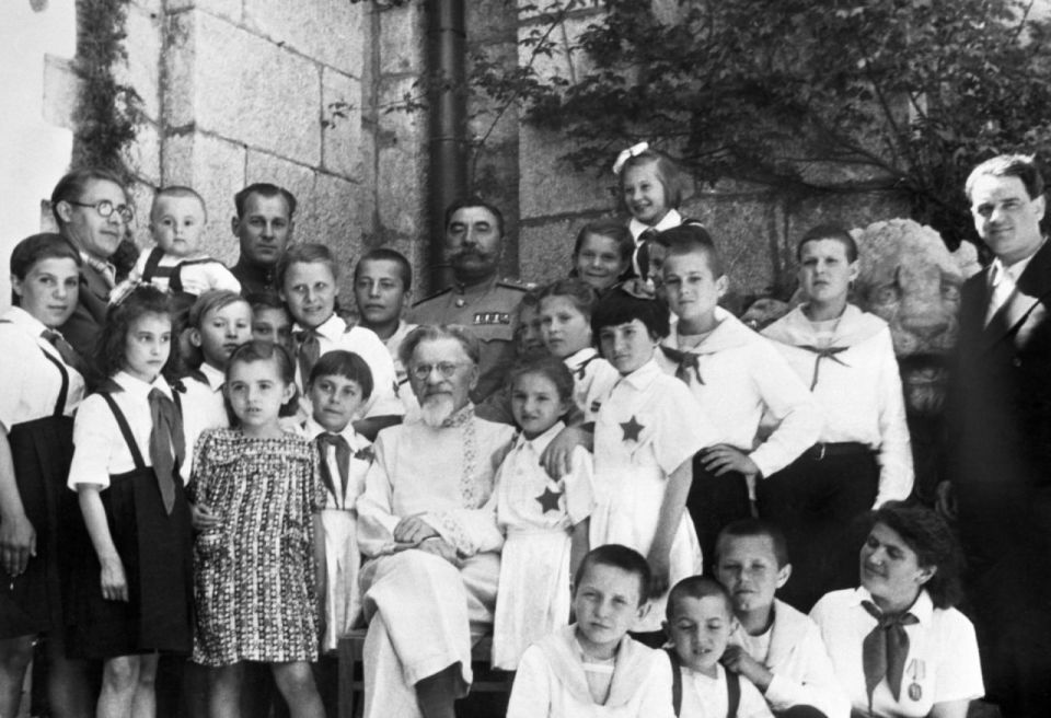 Международному детскому центру «Артек» исполняется 100 лет! Международному детскому центру «Артек» исполняется 100 лет!