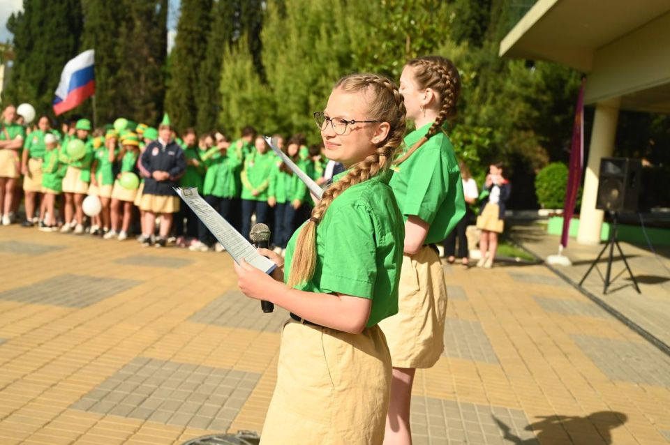 Во всех лагерях «Артека» прошли торжественные линейки по случаю 100-летия детского центра Во всех лагерях «Артека» прошли торжественные линейки по случаю 100-летия детского центра
