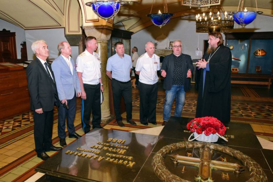 В Севастополе открылась памятная выставка «Герои и подвиги» В Севастополе открылась памятная выставка «Герои и подвиги»