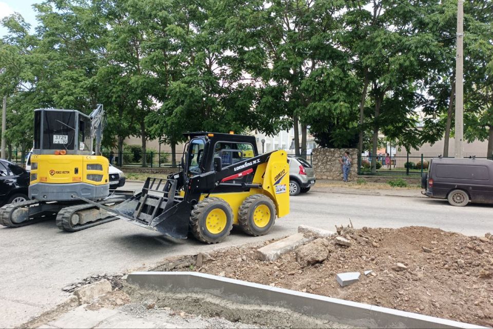 Александр Юрьев: Приступили к обустройству парковочной зоны на ул. Полтавской Александр Юрьев: Приступили к обустройству парковочной зоны на ул. Полтавской
