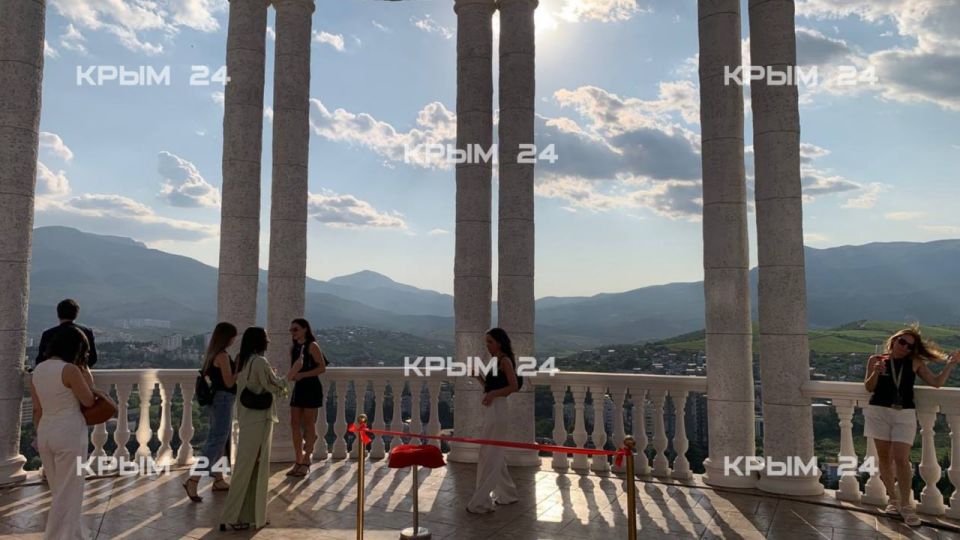 В Алуште открыли ротонду «Ласковый закат» В Алуште открыли ротонду «Ласковый закат»