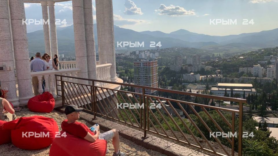 В Алуште открыли ротонду «Ласковый закат» В Алуште открыли ротонду «Ласковый закат»