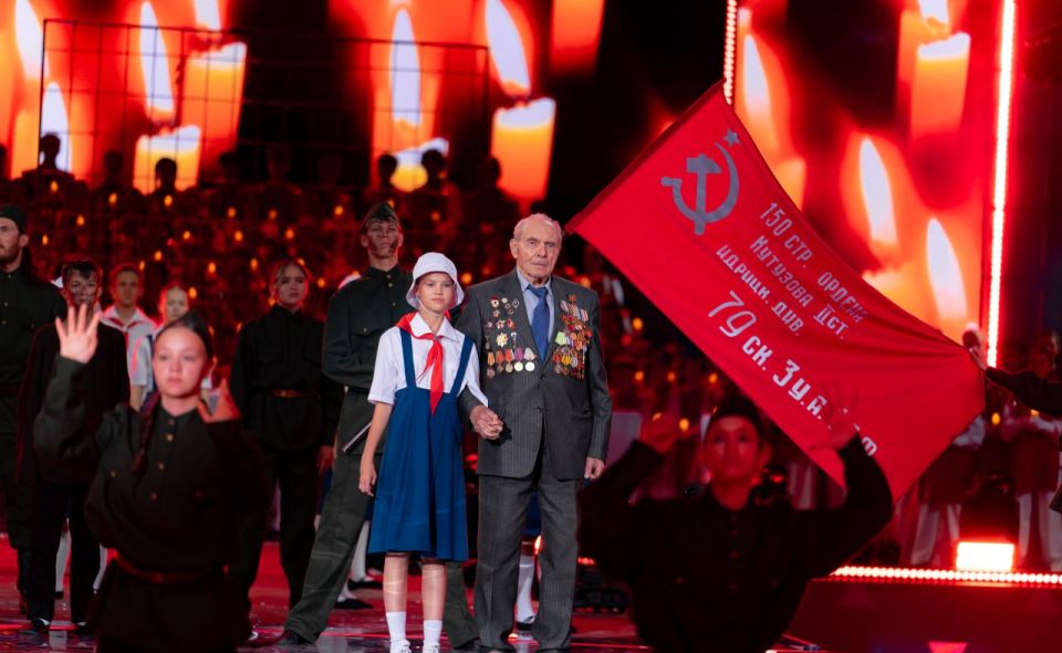 «100 лет дорогой детства» следует «Артек» уже целый век «100 лет дорогой детства» следует «Артек» уже целый век