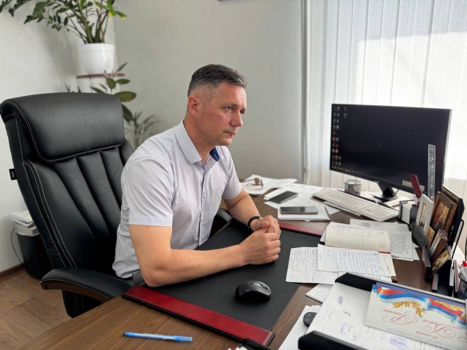 Александр Дудинов: Сегодня вместе с моим коллегой главой Раздольненского района Денисом Олейником встретились с Максимом Александровичем Юрасовым представляющим межрегиональное управление Федерального агентства по делам...