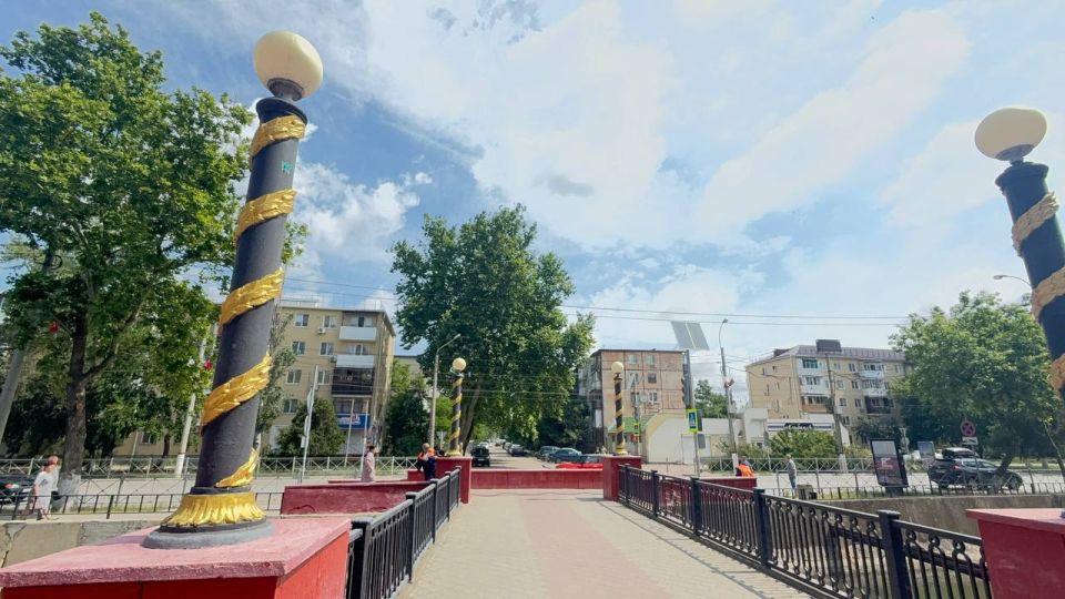 Восстановлением освещения на переходах через Мелек Чесме занимаются в эти дни специалисты предприятия «Горсвет-Керчь»