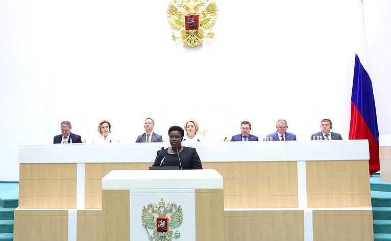 Екатерина Алтабаева: В ходе 592 заседания Совета Федерации перед сенаторами выступила Вице-президент Республики Уганда Джессика Алупо Екатерина Алтабаева: В ходе 592 заседания Совета Федерации перед сенаторами выступила Вице-президент Республики Уганда Джессика Алупо