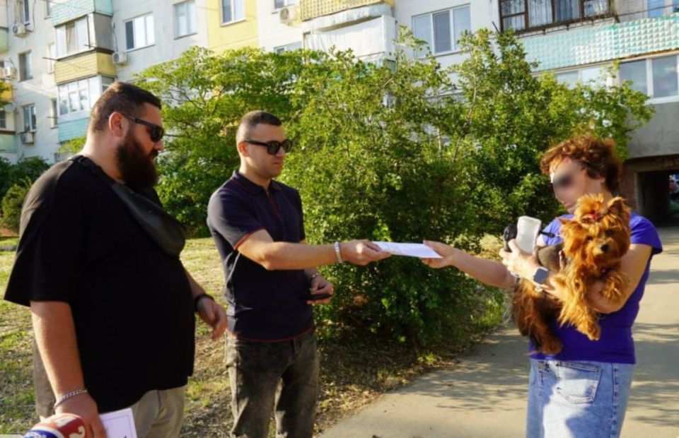 Сотрудники управления муниципального контроля проводят разъяснительные беседы с жителями города о необходимости соблюдения правил при выгуле собак