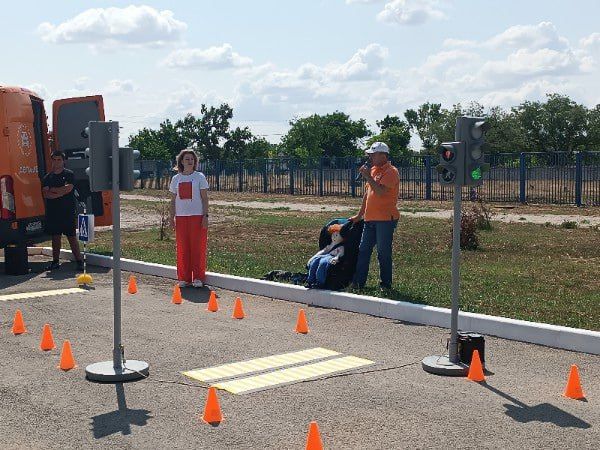 День безопасного движения. Педагоги ресурсного центра по профилактике детского дорожно-транспортного травматизма «Лаборатория безопасности» ГБОУ ДО РК «ДДЮТ» совместно с Инспектором по пропаганде БДД отделения...