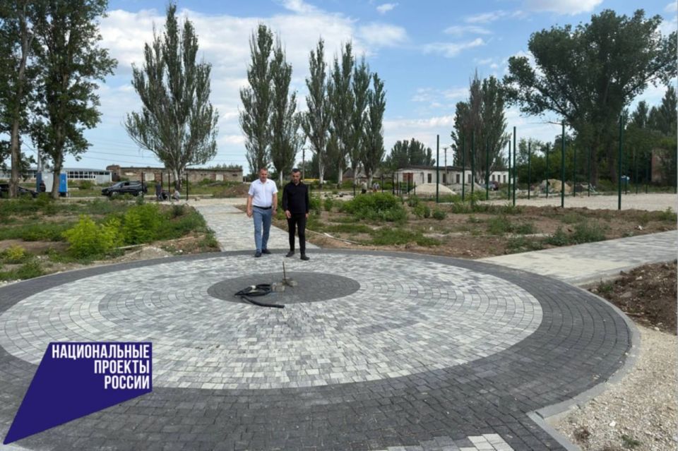 В пгт Нижнегорский благоустраивают парковую зону В пгт Нижнегорский благоустраивают парковую зону