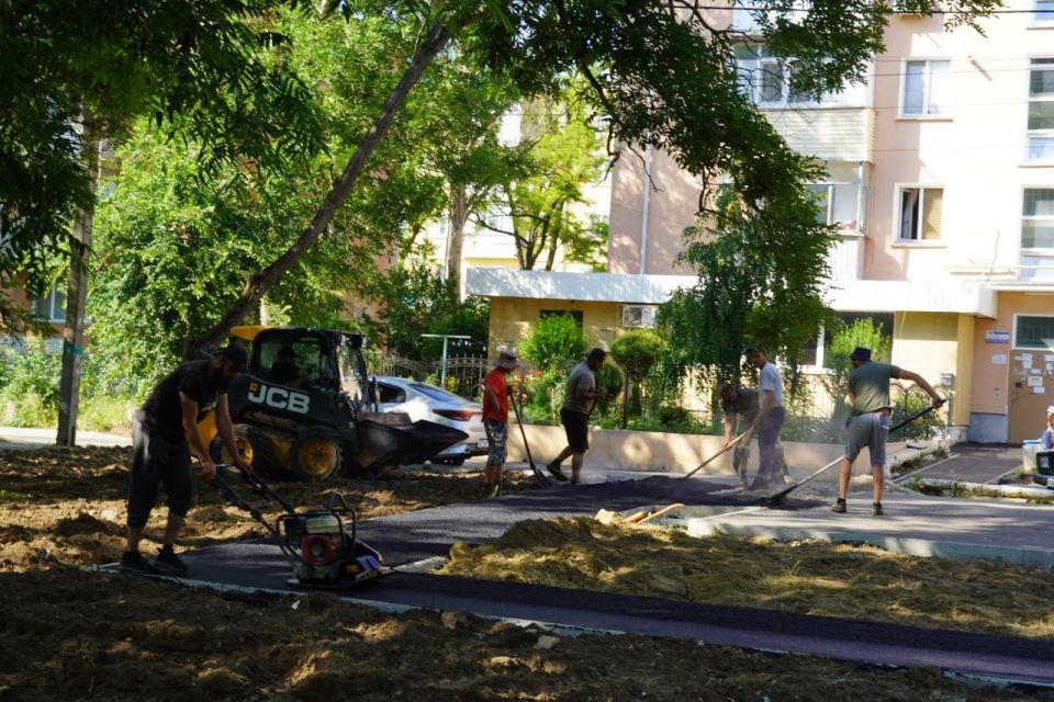 Подходит к завершению благоустройство придомовых территорий Подходит к завершению благоустройство придомовых территорий