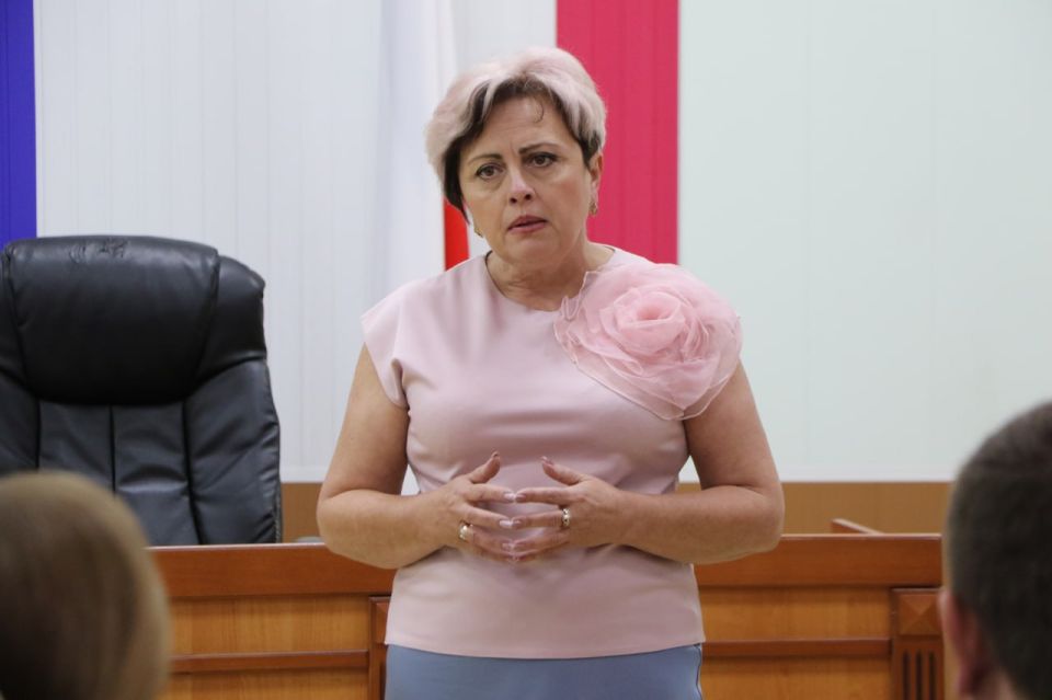 Ольга Урайкина: Сегодня в большом зале администрации Бахчисарайского района состоялось совещание по вопросу привлечения граждан на военную службу по контракту