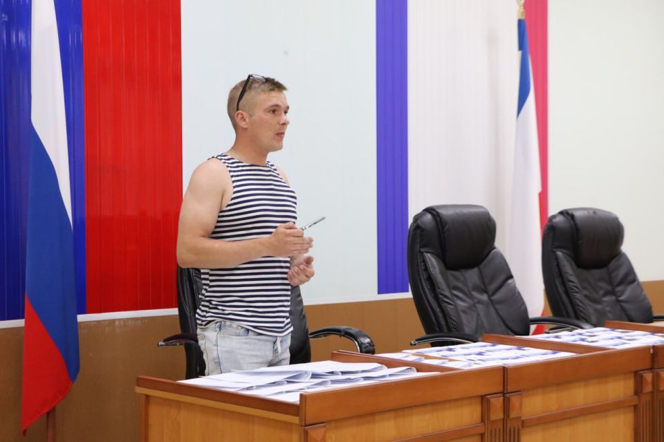 Ольга Урайкина: Сегодня в большом зале администрации Бахчисарайского района состоялось совещание по вопросу привлечения граждан на военную службу по контракту