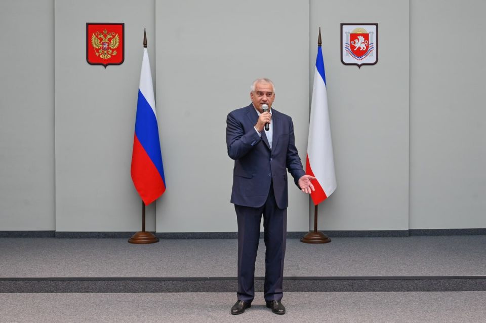 Сергей Аксёнов: Рад вручить заслуженные награды крымчанам – победителям и финалистам республиканских этапов всероссийских конкурсов педагогического мастерства