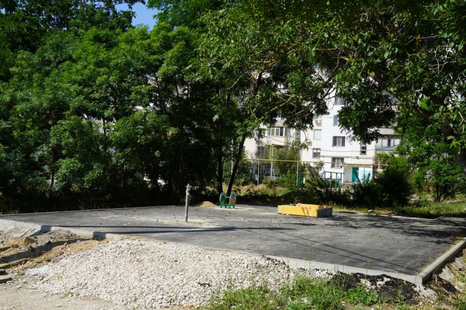 Глава администрации Керчи Олег Каторгин держит на контроле благоустройство придомовых территорий в городе