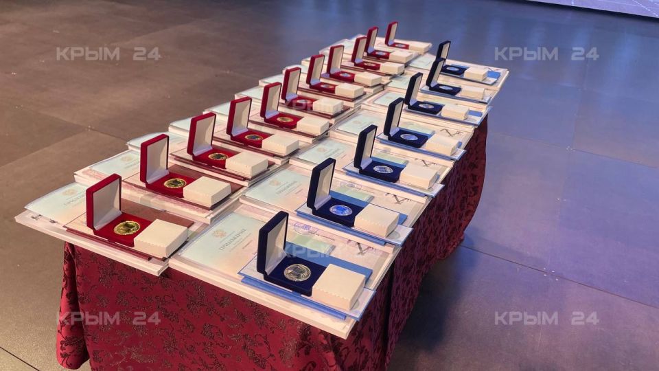 Одиннадцатиклассники филиала Нахимовского училища получили аттестаты Одиннадцатиклассники филиала Нахимовского училища получили аттестаты