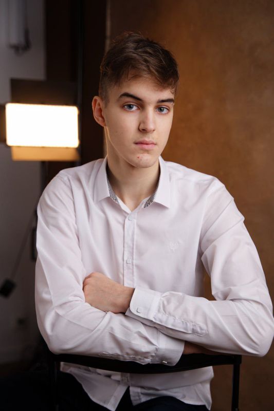 Александр Юрьев: Поздравляю выпускника инженерного класса ЕУВК «Интеграл» Сергея Мышакина и его педагога Сергея Евгеньевича Капцова с наивысшим результатом на ЕГЭ по физике!