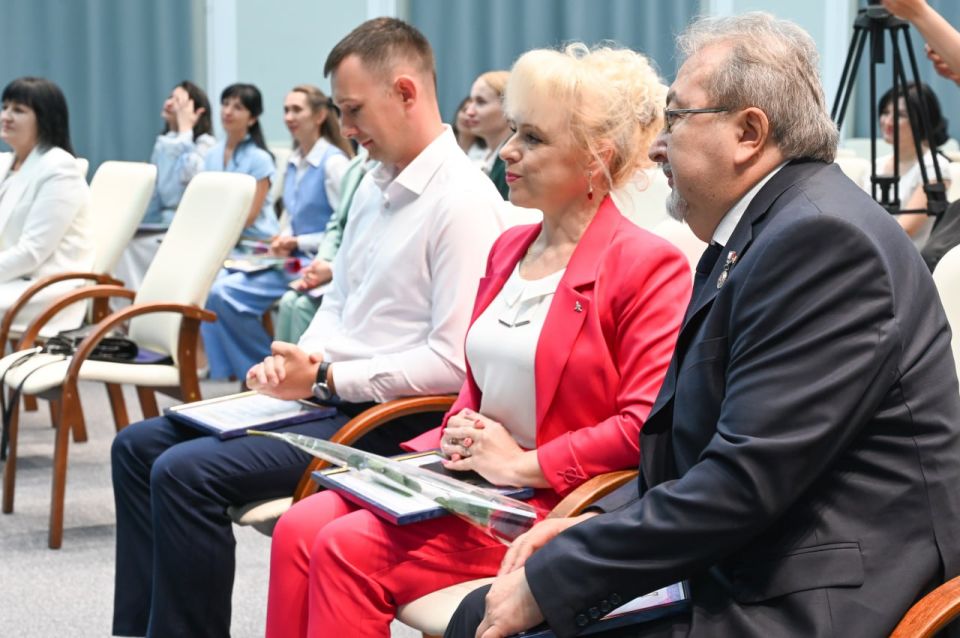 Сергей Аксёнов: Рад вручить заслуженные награды крымчанам – победителям и финалистам республиканских этапов всероссийских конкурсов педагогического мастерства