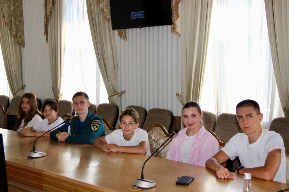 Константин Шимановский: Все профессии важны - все профессии нужны! Наградили школьников и студентов, которые принимали участие в Первенстве Главного управления МЧС России по РК по пожарно-прикладному спорту