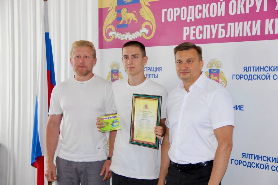 Константин Шимановский: Все профессии важны - все профессии нужны! Наградили школьников и студентов, которые принимали участие в Первенстве Главного управления МЧС России по РК по пожарно-прикладному спорту